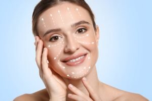 Schöne Frau nach Faltenbehandlung